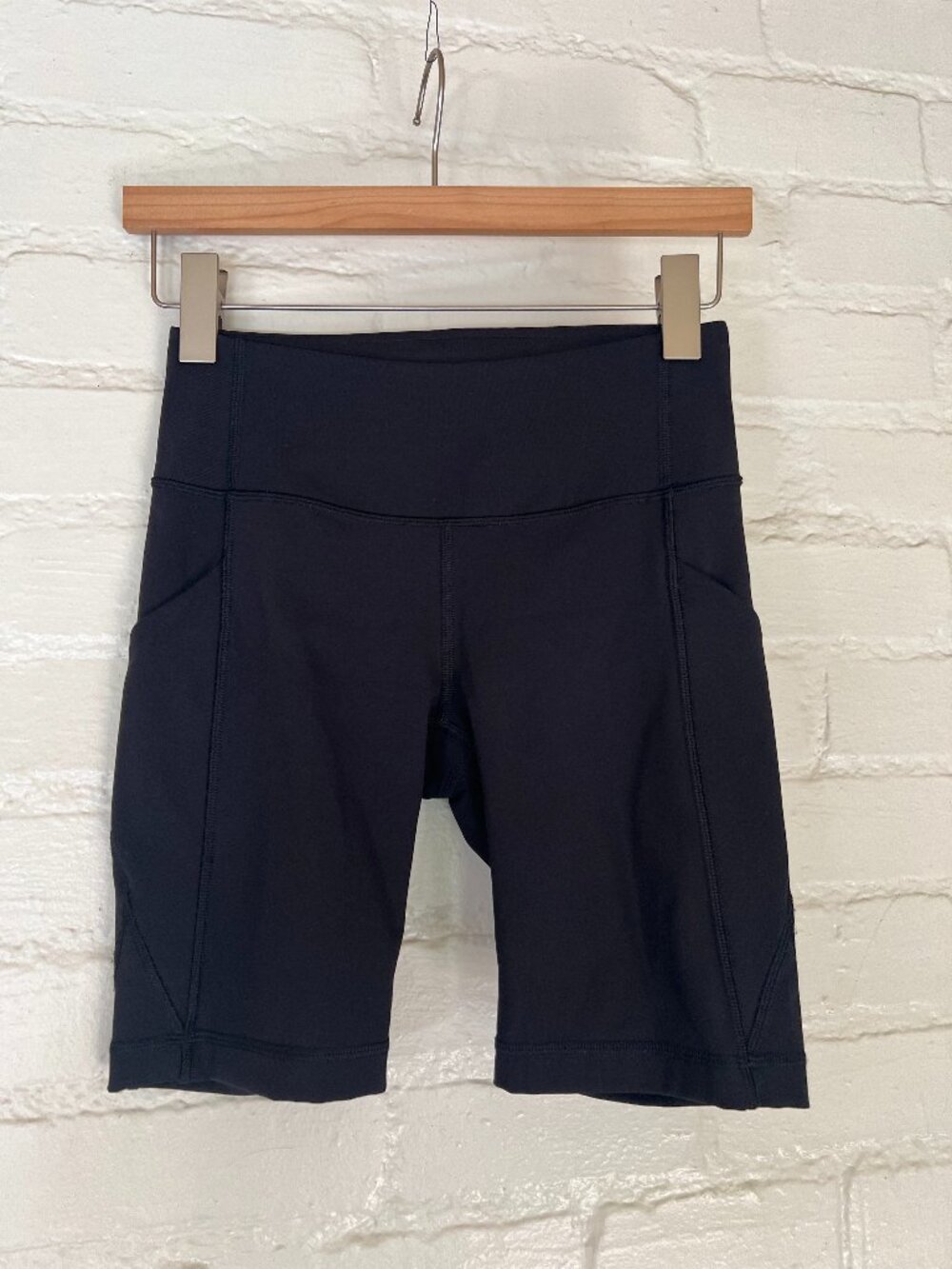 Lululemon Size 4 Fitted Athletic 7” Swear Your Heart Out Black Shorts Pockets